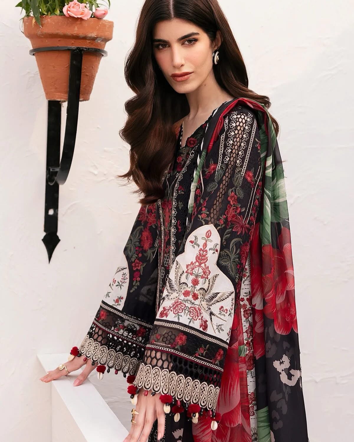 EMBROIDERED LAWN EL-D01 STITCHED - Image 3