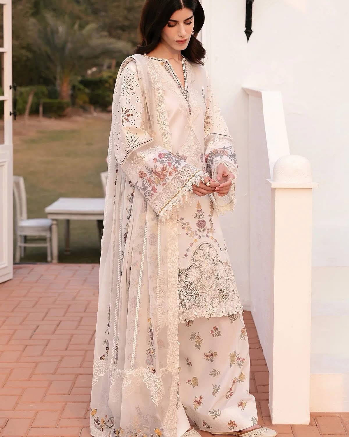 EMBROIDERED LAWN EL-D06 UNSTITCHED