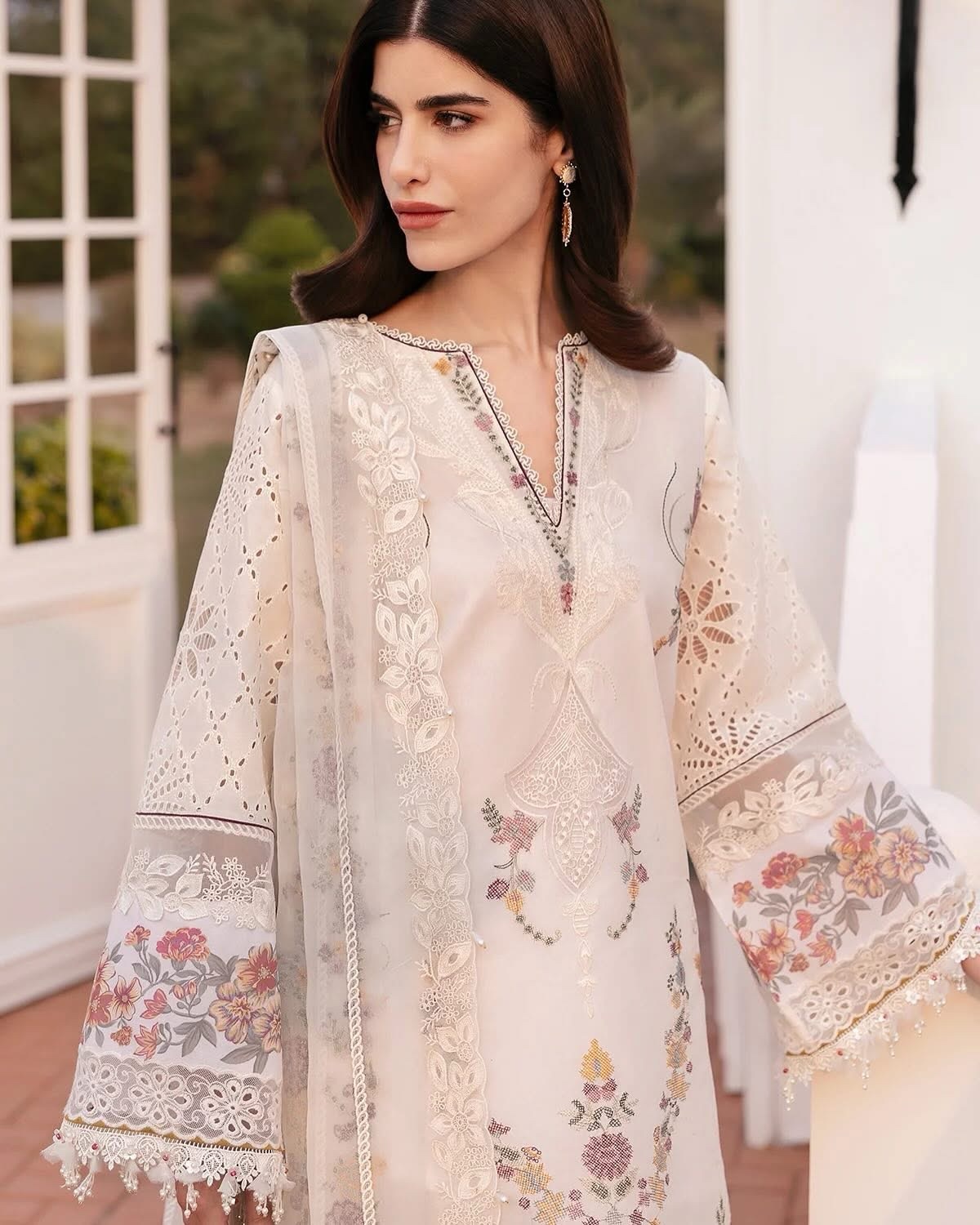 EMBROIDERED LAWN EL-D06 UNSTITCHED - Image 6