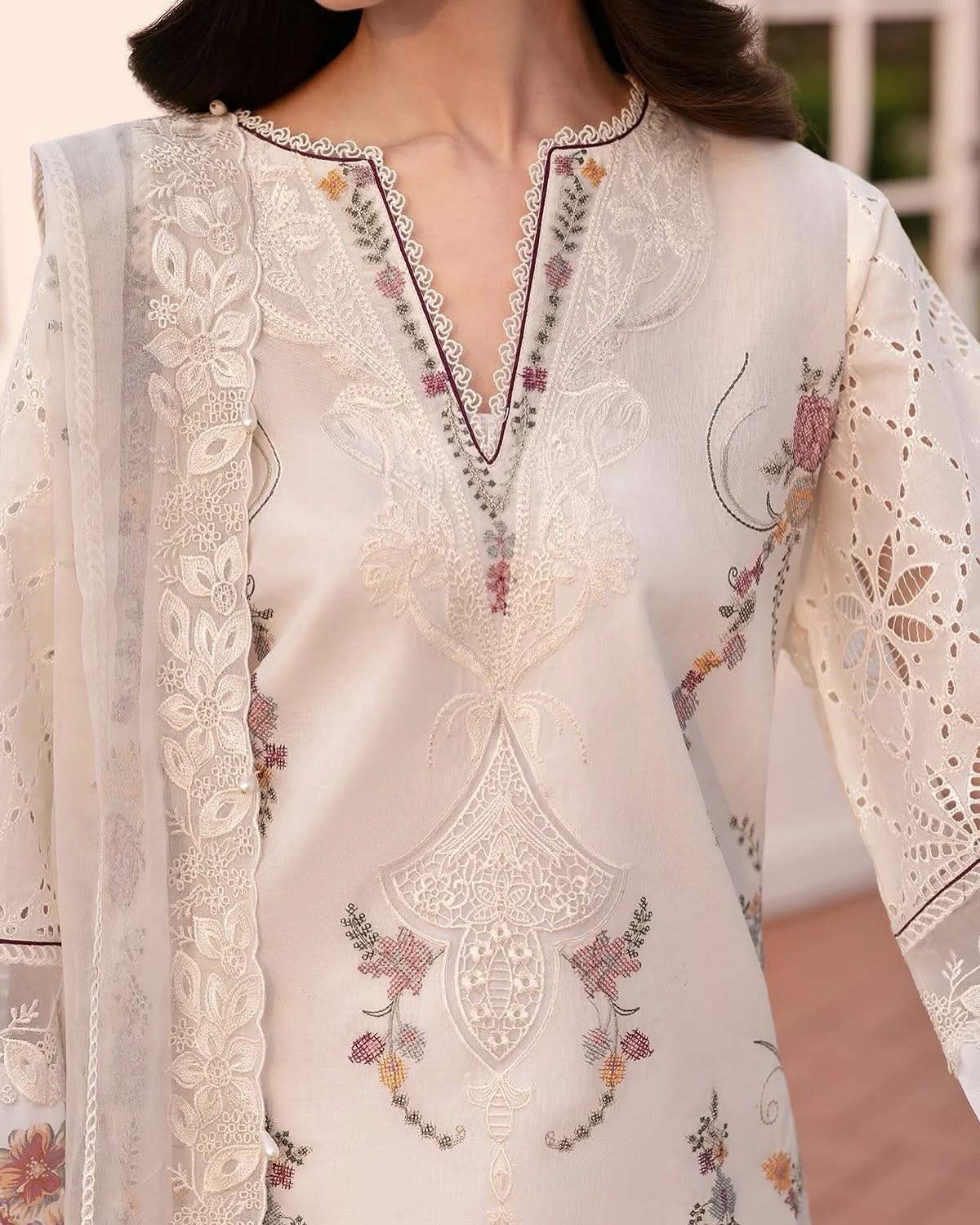 EMBROIDERED LAWN EL-D06 UNSTITCHED - Image 5