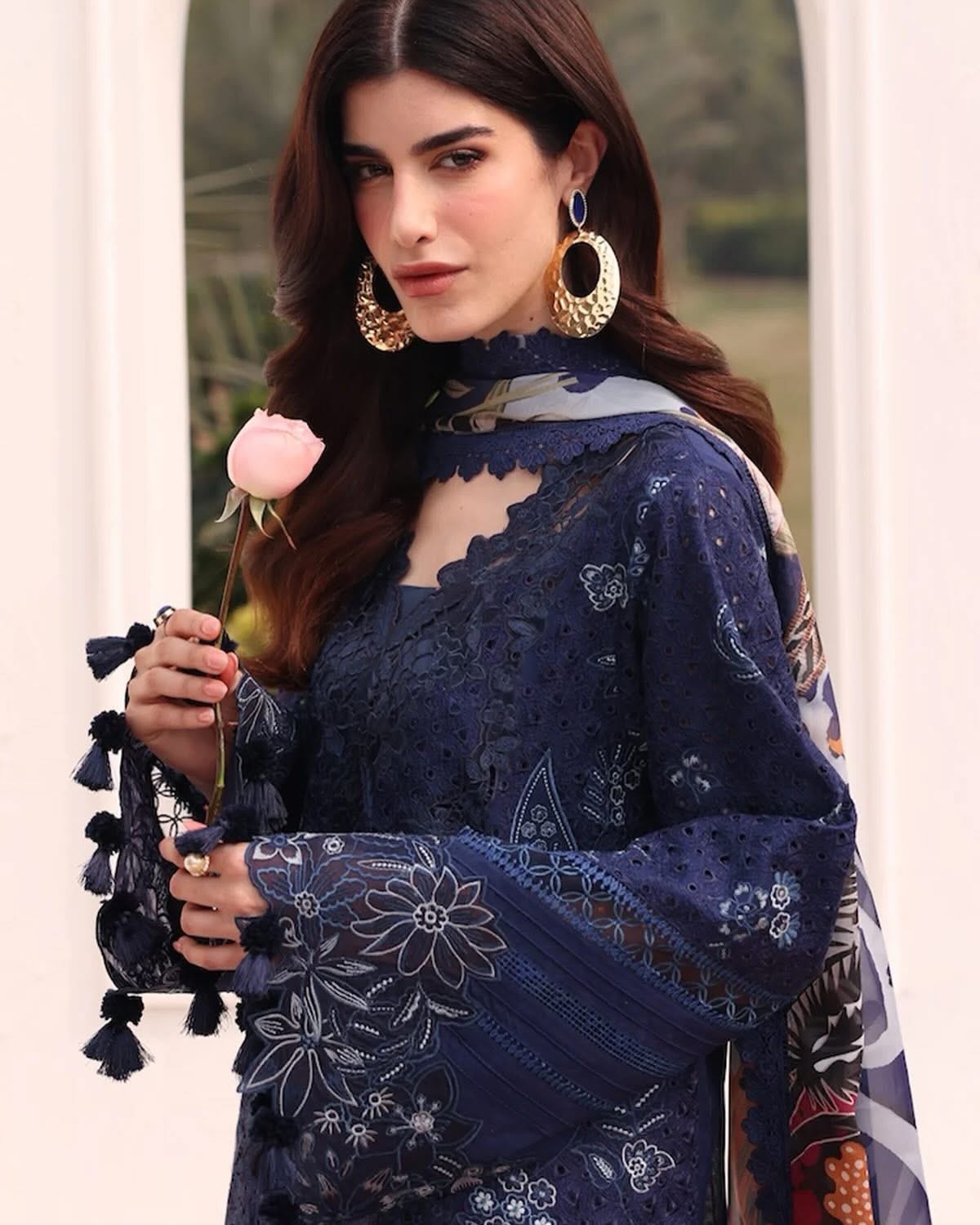 EMBROIDERED LAWN EL-D07 UNSTITCHED - Image 8